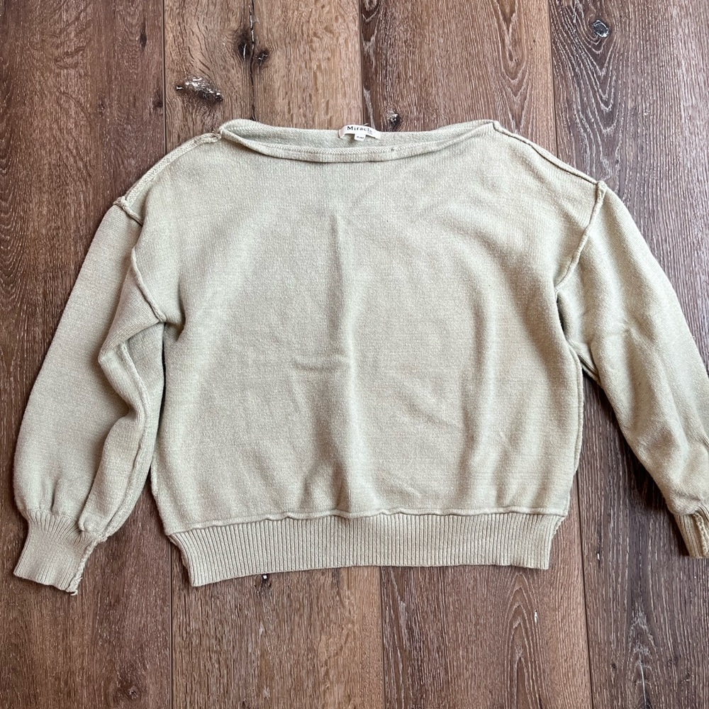 NWOT Miracle Women's Light Green Crew Neck Sweater